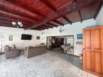 Se vende espaciosa casa con uso mixto en San Juan de Heredia 26-76