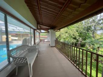 Se vende espaciosa casa con uso mixto en San Juan de Heredia 26-76