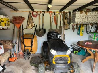 Se vende moderna casa con piscina en San Pedro de Barva 25-462