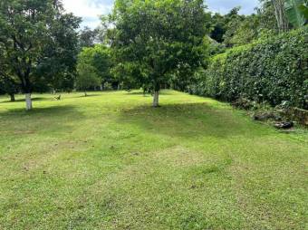 Se vende moderna casa con piscina en San Pedro de Barva 25-462