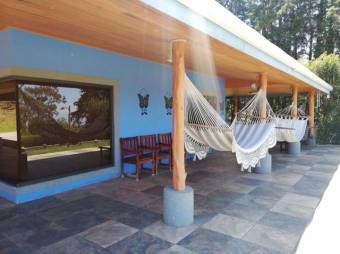 Se vende amplia propiedad con 3 casas en San Rafael de Heredia 23-2637