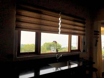 Se vende espaciosa casa con lote de 2,000m2 en Concepción Heredia 26-253