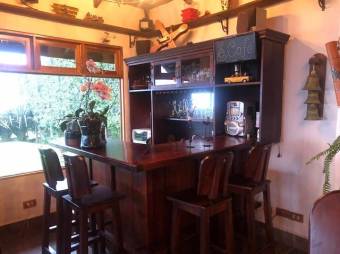 Se vende espaciosa casa con lote de 2,000m2 en Concepción Heredia 26-253