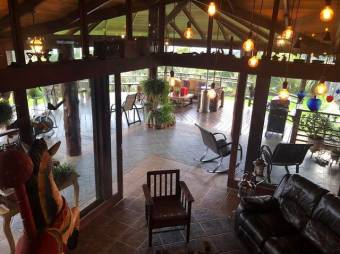 Se vende espaciosa casa con lote de 2,000m2 en Concepción Heredia 26-253