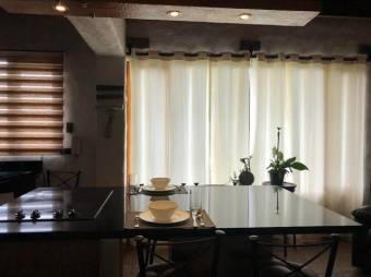 Se vende espaciosa casa con lote de 2,000m2 en Concepción Heredia 26-253