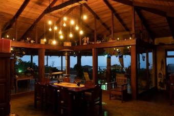 Se vende espaciosa casa con lote de 2,000m2 en Concepción Heredia 26-253