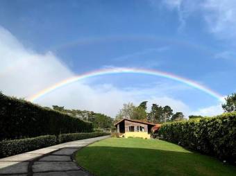 Se vende espaciosa casa con lote de 2,000m2 en Concepción Heredia 26-253