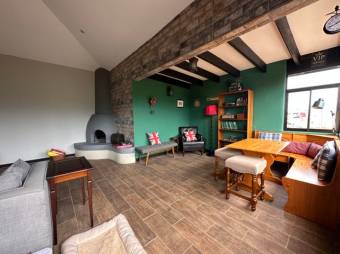 Se vende casa con lote de 1500m2 en Santo Domingo Heredia 24-1688