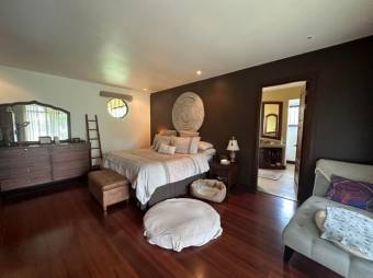 Se vende casa con lote de 1500m2 en Santo Domingo Heredia 24-1688