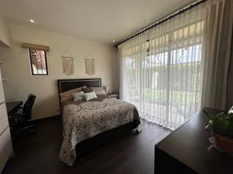 Se vende casa con lote de 1500m2 en Santo Domingo Heredia 24-1688