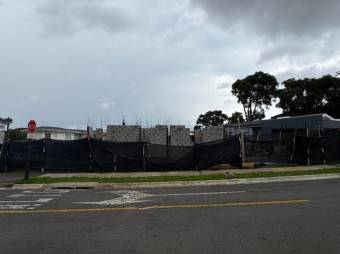 Se vende moderna casa en construcción en Ulloa Heredia 25-1995