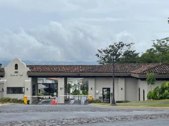 Se vende moderna casa en construcción en Ulloa Heredia 25-1995