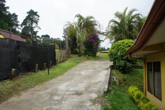 Se vende espaciosa propiedad con 2 casas en San Rafael Heredia 25-1038