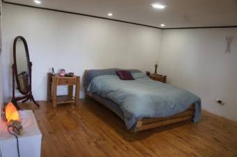 Se vende espaciosa propiedad con 2 casas en San Rafael Heredia 25-1038