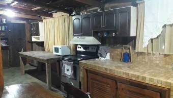 Se vende amplia quinta de 8,200m2 en Concepcion Heredia 25-1665