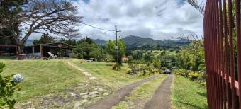 Se vende amplia quinta de 8,200m2 en Concepcion Heredia 25-1665