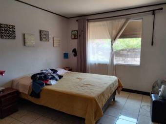 Se vende espaciosa casa en residencial de San Pablo Heredia 25-993