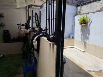 Se vende espaciosa casa en residencial de San Pablo Heredia 25-993