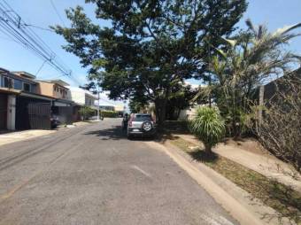 Se vende espaciosa casa en residencial de San Pablo Heredia 25-993