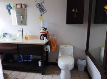 Se vende espaciosa casa en residencial de San Pablo Heredia 25-993