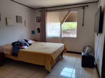 Se vende espaciosa casa en residencial de San Pablo Heredia 25-993