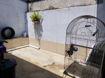 Se vende espaciosa casa en residencial de San Pablo Heredia 25-993