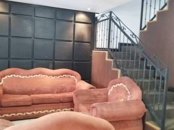 Se vende espaciosa casa en residencial de San Pablo Heredia 25-993