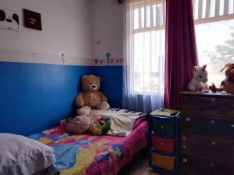 Se vende espaciosa casa en residencial de San Pablo Heredia 25-993