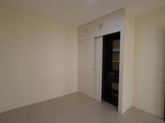 Se vende espaciosa casa en residencial de San Rafael de Heredia 26-159