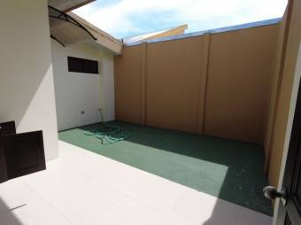 Se vende espaciosa casa en residencial de San Rafael de Heredia 26-159