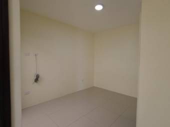 Se vende espaciosa casa en residencial de San Rafael de Heredia 26-159