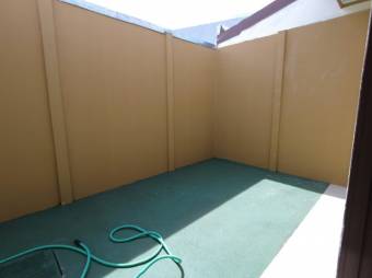 Se vende espaciosa casa en residencial de San Rafael de Heredia 26-159