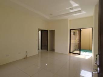 Se vende espaciosa casa en residencial de San Rafael de Heredia 26-159