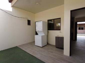 Se vende moderna casa en residencial de San Rafael de Heredia 26-160