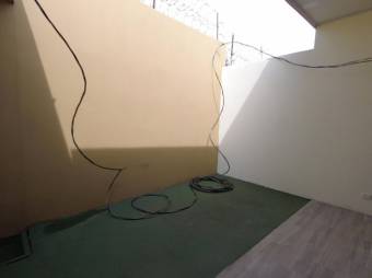 Se vende moderna casa en residencial de San Rafael de Heredia 26-160