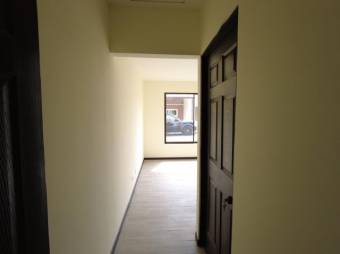 Se vende moderna casa en residencial de San Rafael de Heredia 26-160