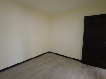 Se vende moderna casa en residencial de San Rafael de Heredia 26-160