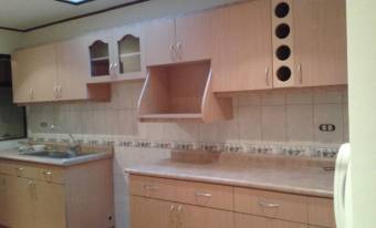 Se vende espaciosa casa en residencial de San Francisco Heredia 24-1163