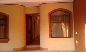 Se vende espaciosa casa en residencial de San Francisco Heredia 24-1163