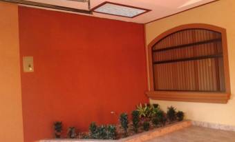 Se vende espaciosa casa en residencial de San Francisco Heredia 24-1163