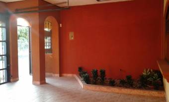 Se vende espaciosa casa en residencial de San Francisco Heredia 24-1163