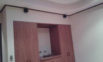 Se vende espaciosa casa en residencial de San Francisco Heredia 24-1163