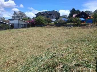 Se vende lote de 977m2 en Concepción de Heredia 25-1858