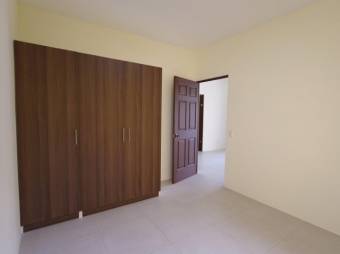 Se vende espaciosa casa con jardín en San Rafael de Heredia 26-137