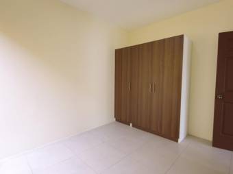 Se vende espaciosa casa con jardín en San Rafael de Heredia 26-137