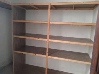 Se vende casa con amplio terreno en Tures de Heredia 26-616