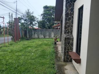 Se vende casa con amplio terreno en Tures de Heredia 26-616