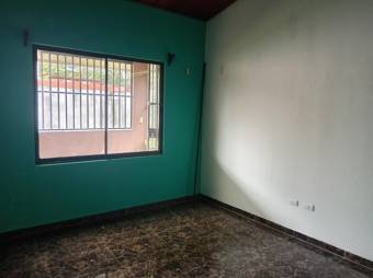 Se vende casa con amplio terreno en Tures de Heredia 26-616