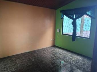 Se vende casa con amplio terreno en Tures de Heredia 26-616