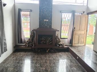 Se vende casa con amplio terreno en Tures de Heredia 26-616